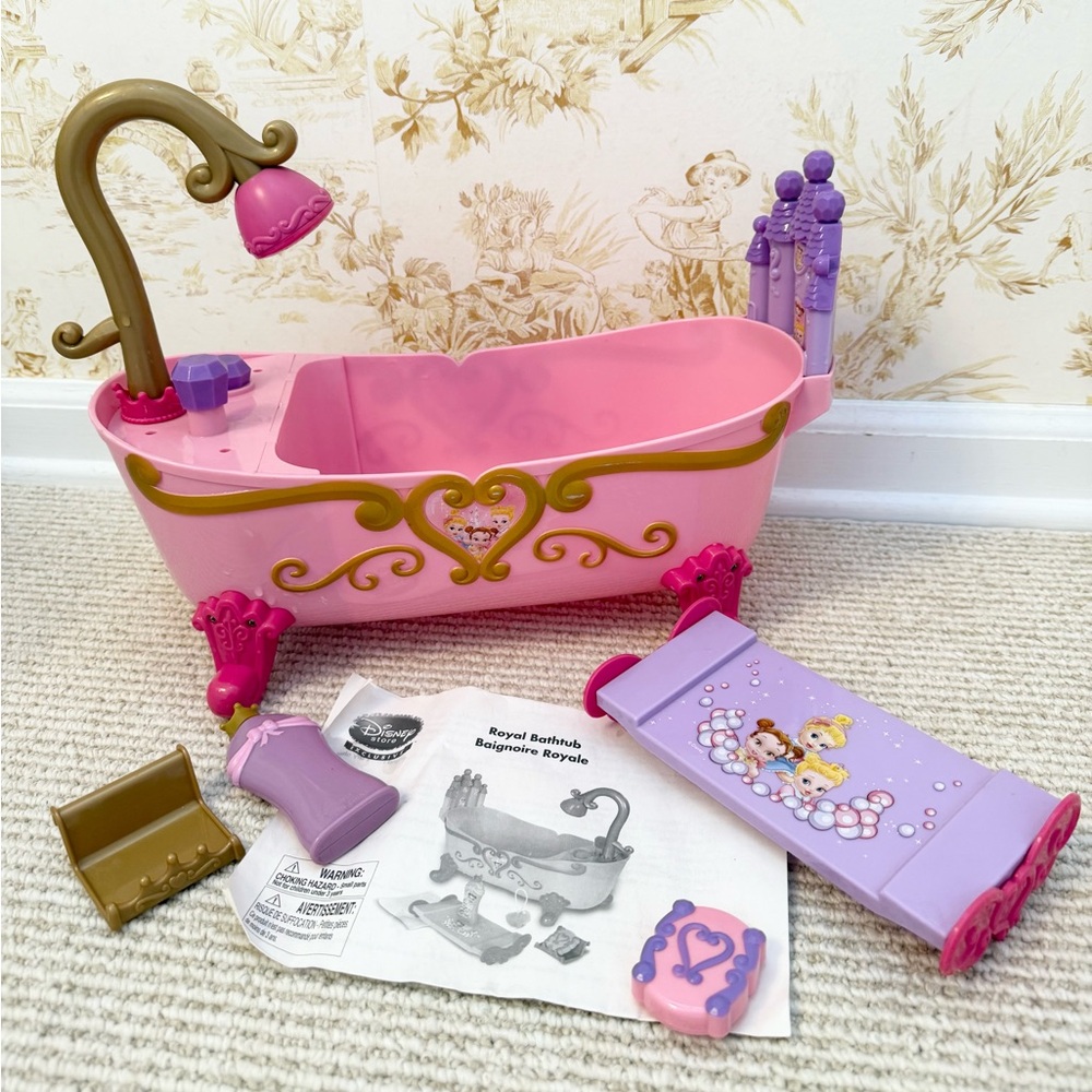 Disney Store Exclusive Royal Bathtub Working “Shower” Function access. included